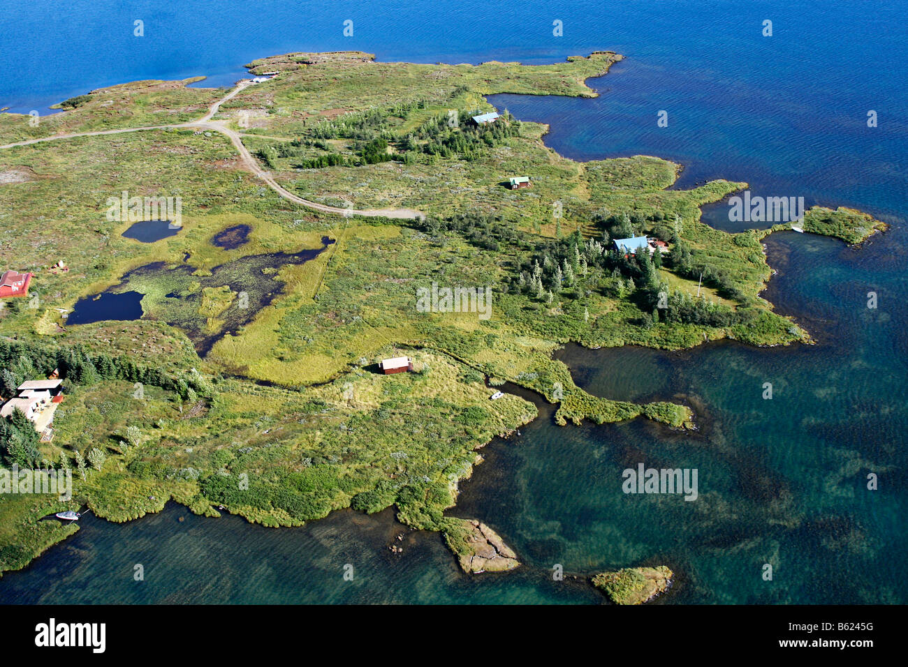 Lambhagi penisola con case vacanze sulla banca del lago Þingvallavatn, Islanda, Europa Foto Stock