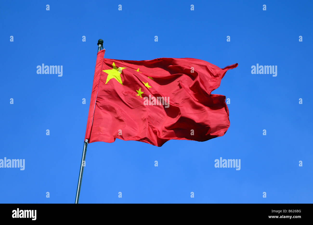 Bandiera cinese presso la Grande Muraglia della Cina Pechino Foto Stock
