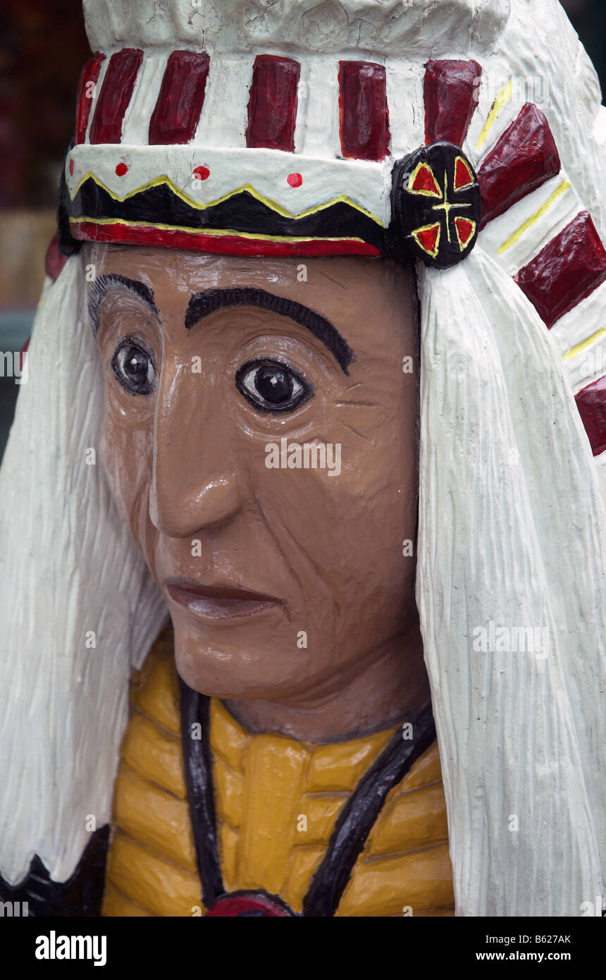Dettaglio di una scultura in legno di un nativo americano donna Foto Stock
