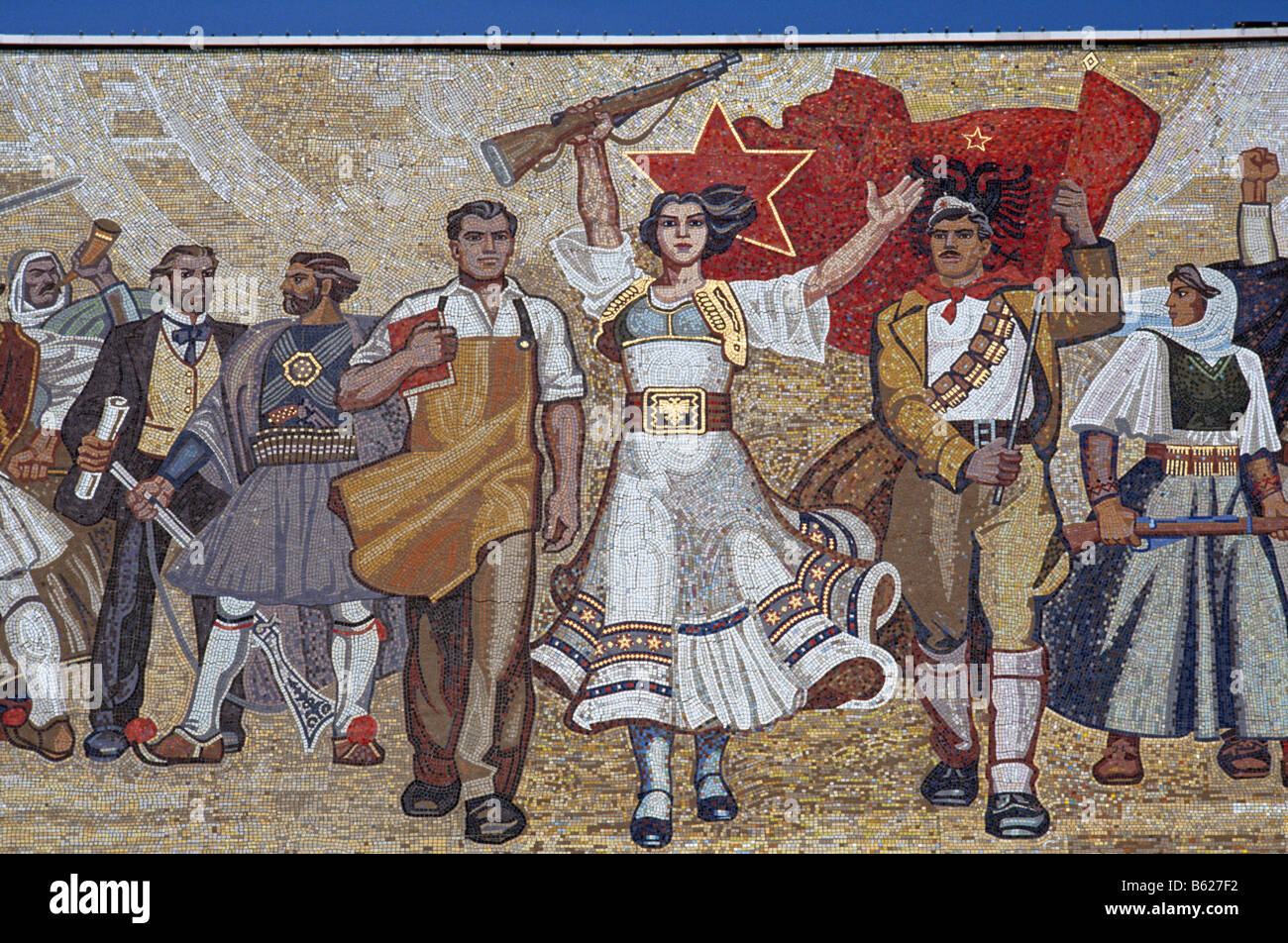 Museo nazionale di storia, con la Albanese vittoriosa storia facciata a mosaico, Tirana, Albania 1992 Foto Stock