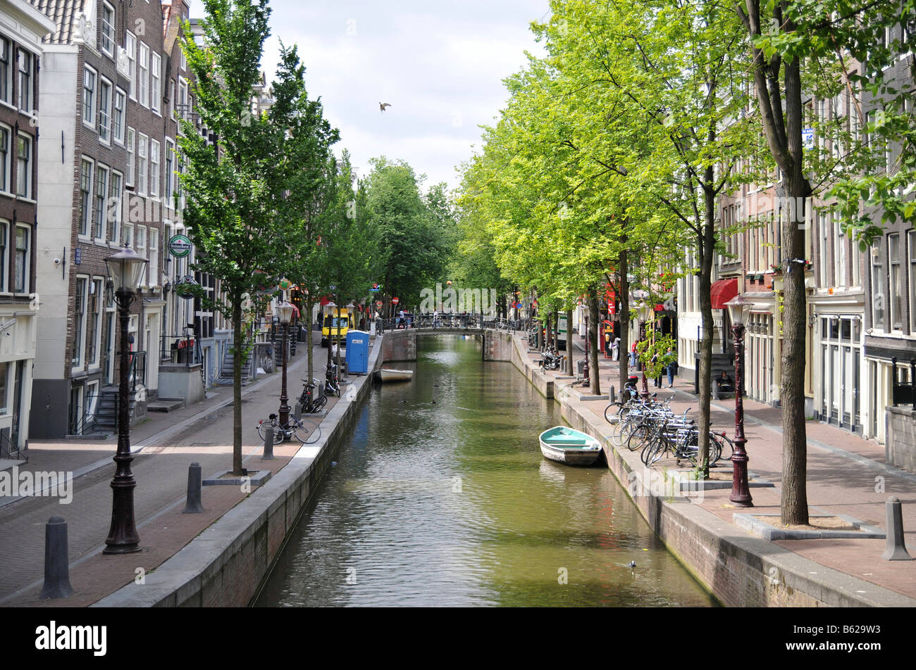 Oudezijds Achterburgwal, Canal, Amsterdam, Paesi Bassi, Europa Foto Stock