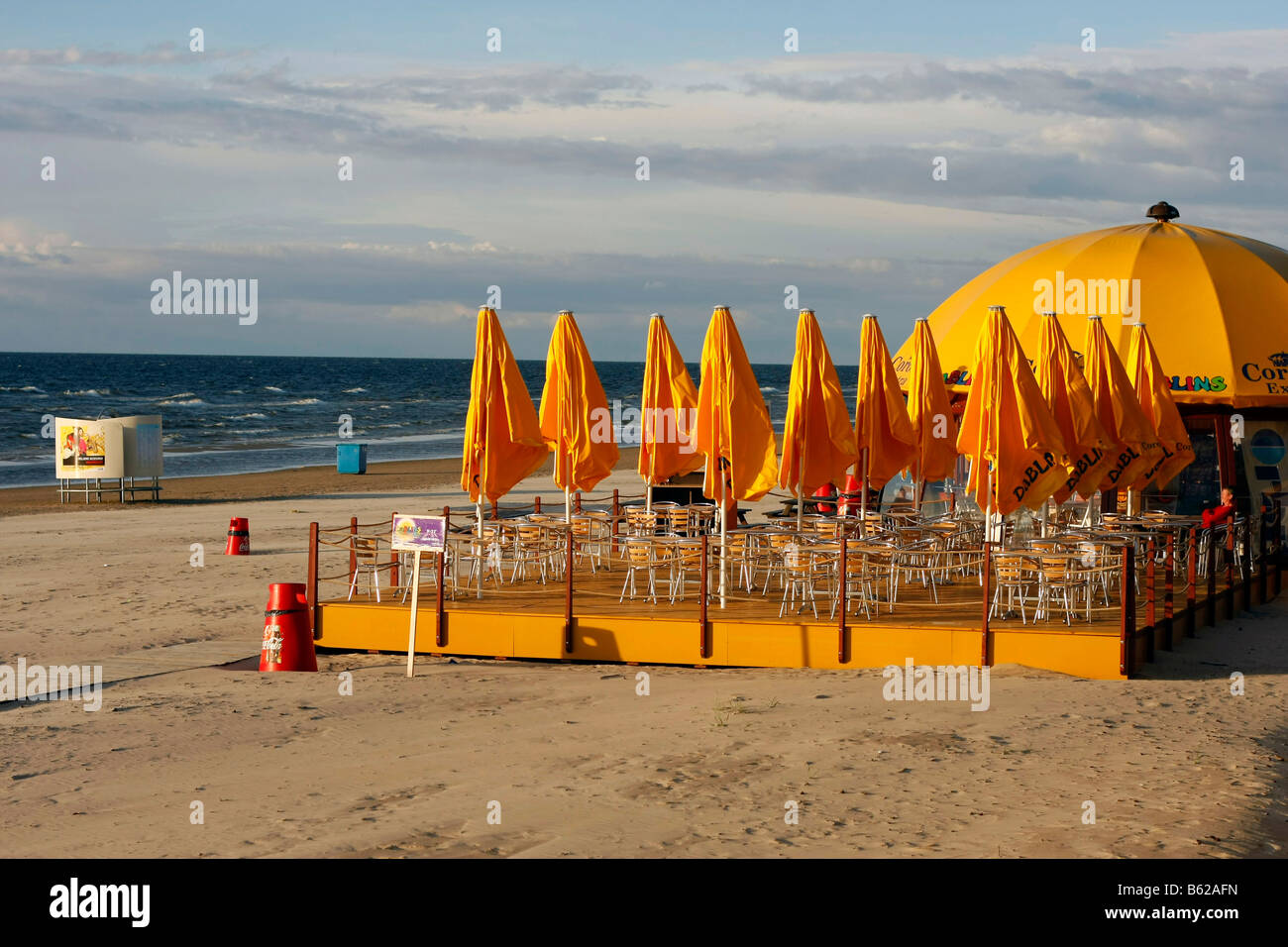 Bar sulla spiaggia a Jurmala, Lettonia, la regione del Mar Baltico, Europa Foto Stock