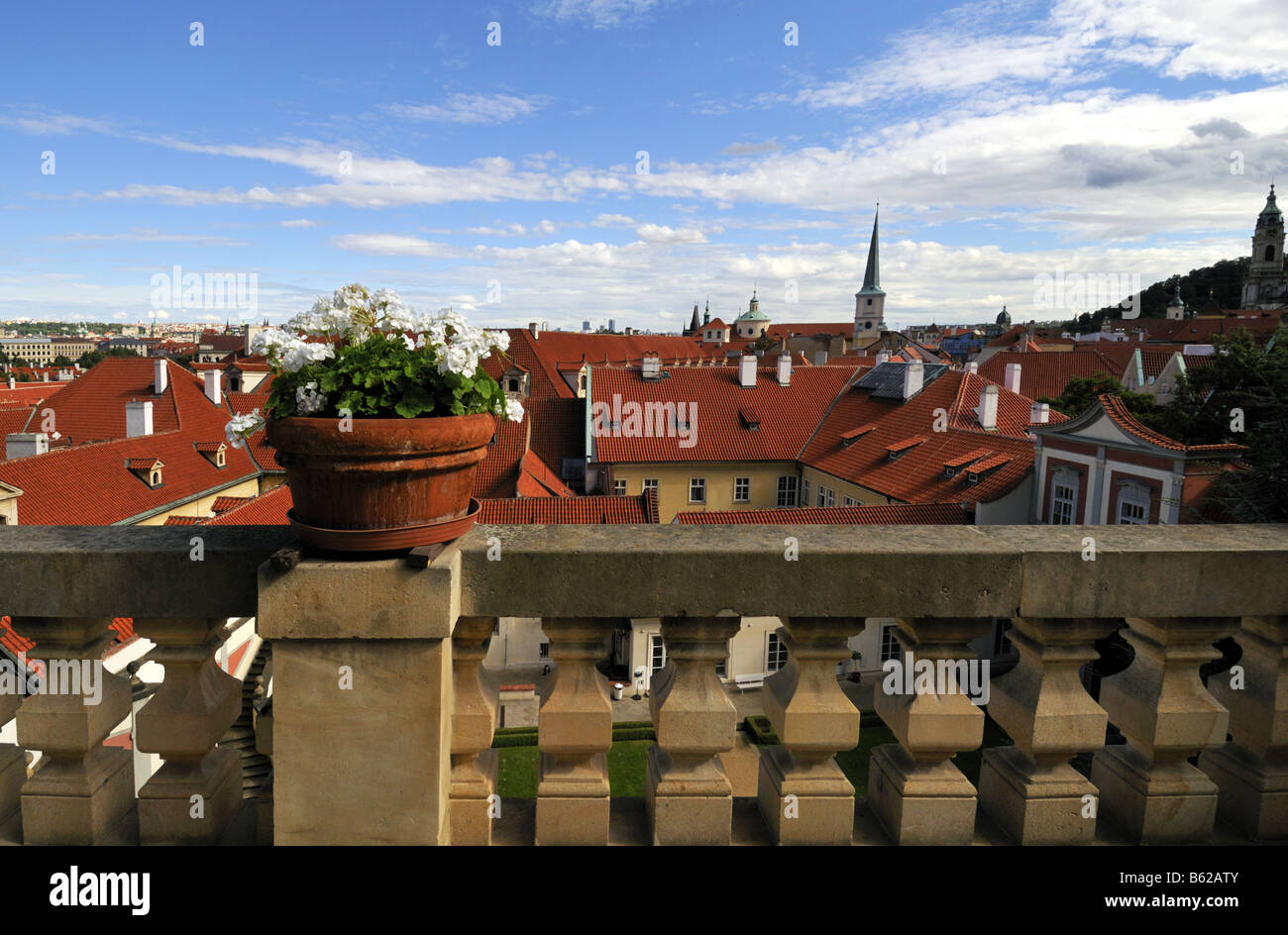 Vista di Praga Quartiere Piccolo dalla terrazza del giardino Ledebour Foto Stock