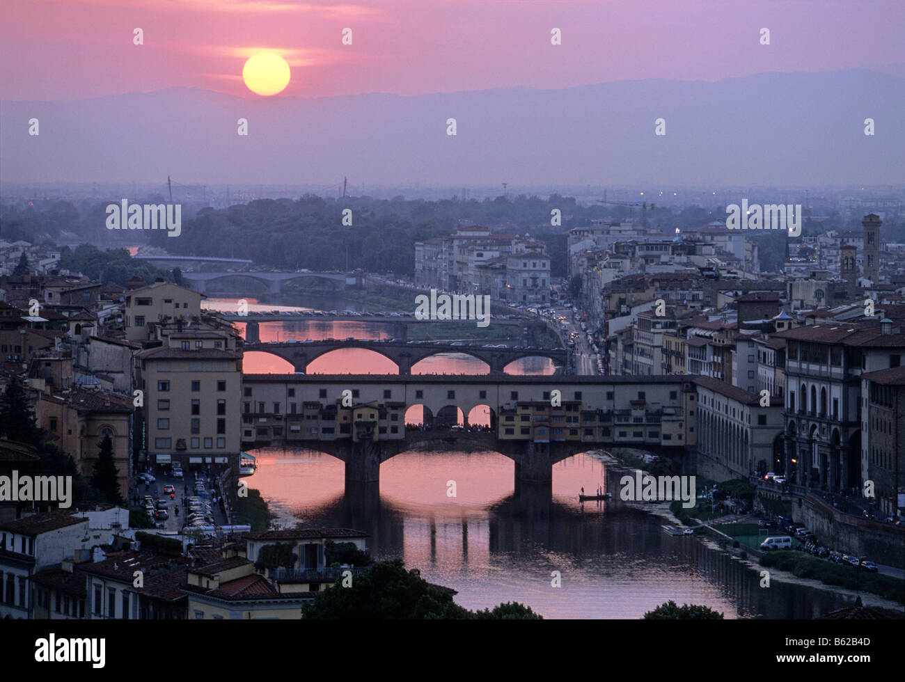 Fiume Arno, Ponte Vecchio, tramonto, Florence, Firenze, Toscana, Italia, Europa Foto Stock