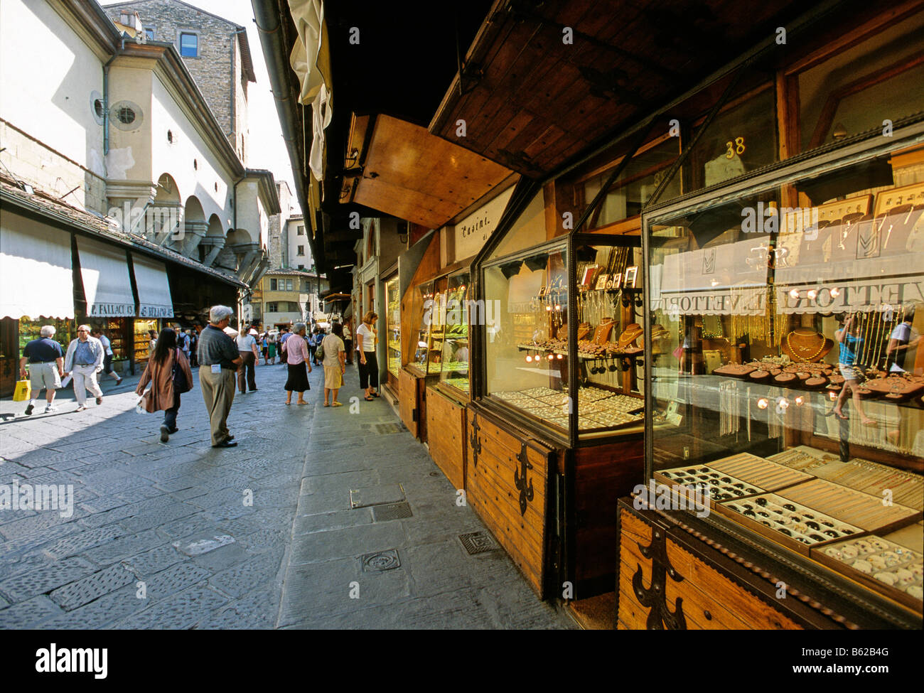 Negozi di gioielli a Ponte Vecchio, Firenze, Firenze, Toscana, Italia,  Europa Foto stock - Alamy