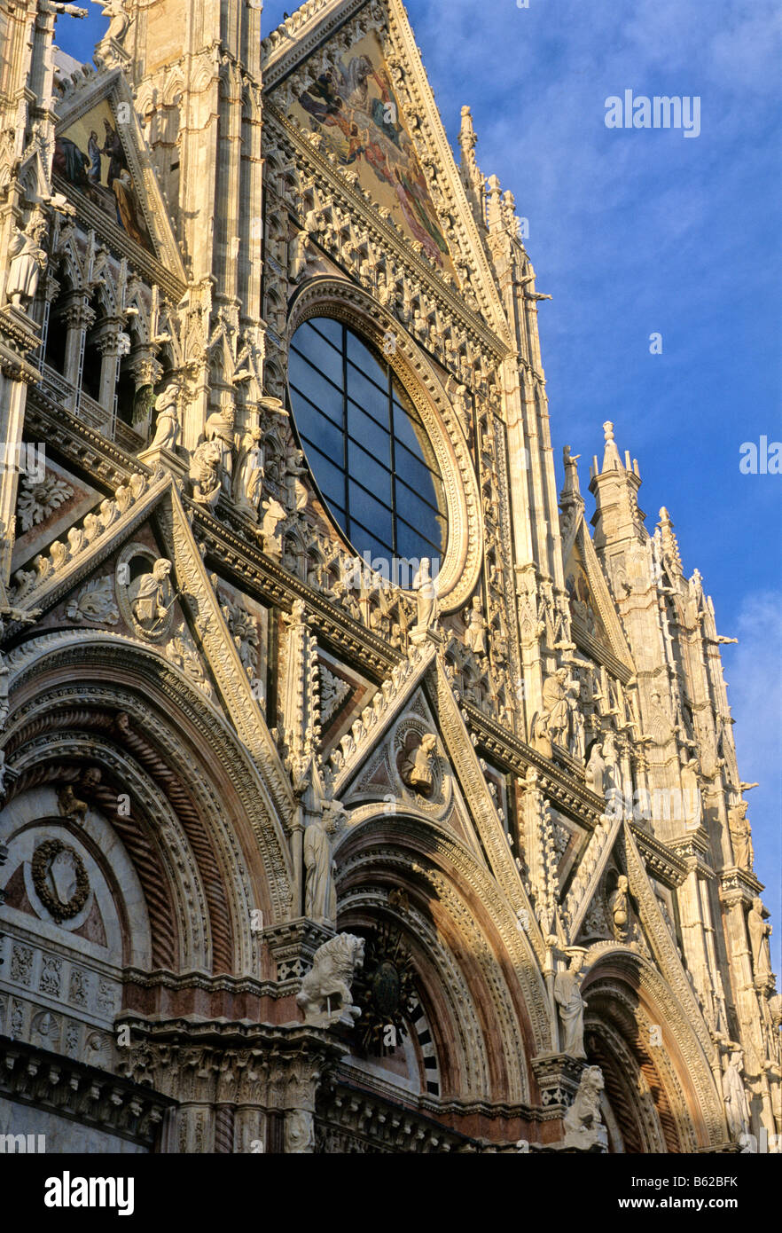 Duomo di Santa Maria Assunta, facciata, Siena, Toscana, Italia, Europa Foto Stock