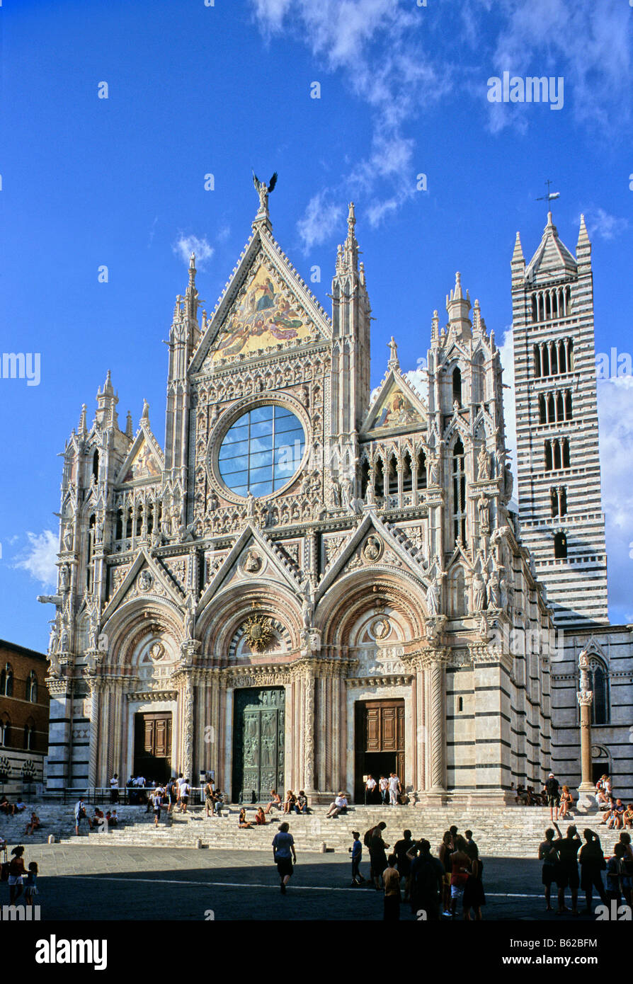 Duomo di Santa Maria Assunta, facciata, il campanile, Siena, Toscana, Italia, Europa Foto Stock