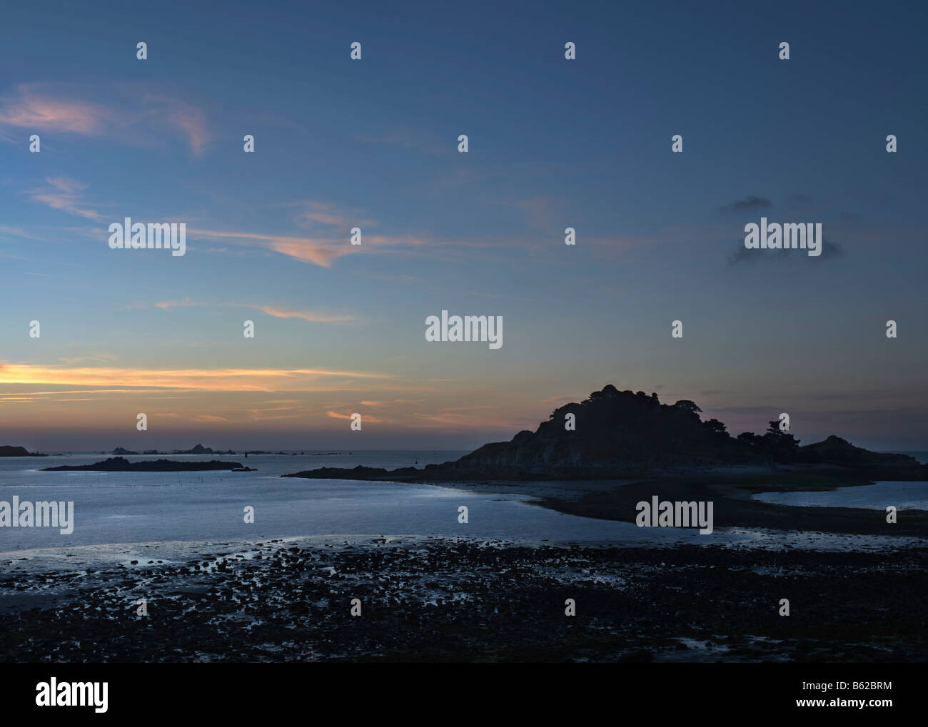 Ile Steréc in Morlaix Bay, tramonto, true tone mapping, Brittany, Francia, Europa Foto Stock
