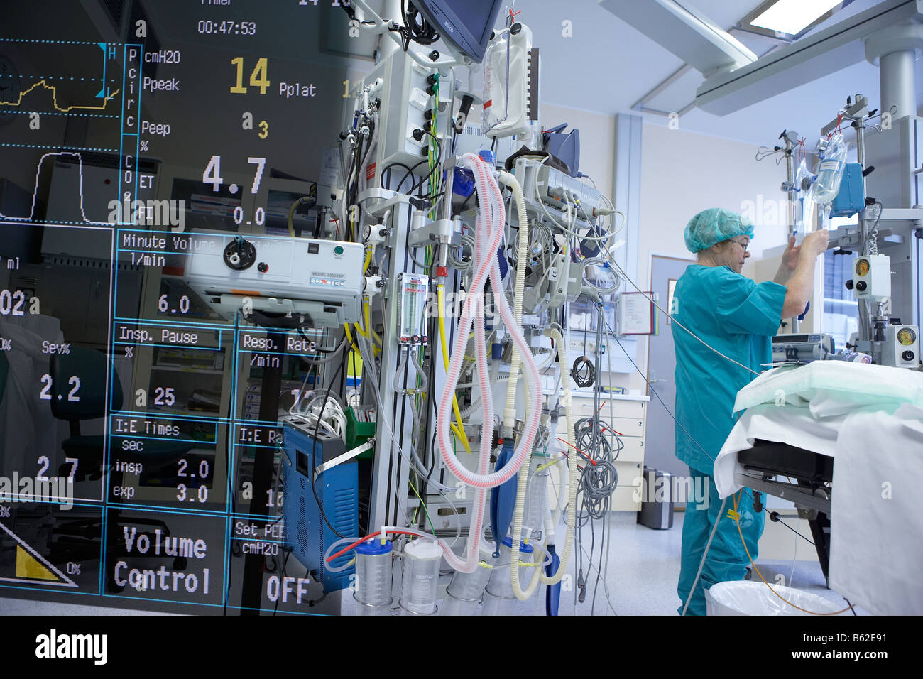 Apparecchiatura chirurgica utilizzata durante il cuore chirurgia di bypass, Reykjavik, Islanda Foto Stock