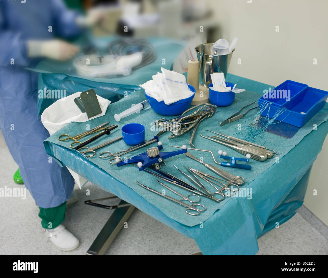 Gli strumenti medici usati durante un intervento chirurgico al cervello per rimuovere il tumore benigno, Reykjavik Islanda Foto Stock