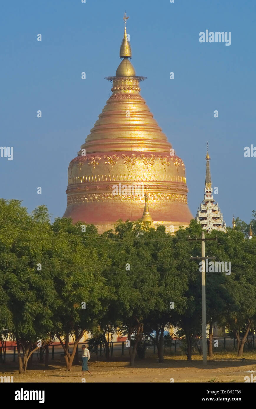 Stupa dorato della Pagoda di Shwezigon Foto Stock