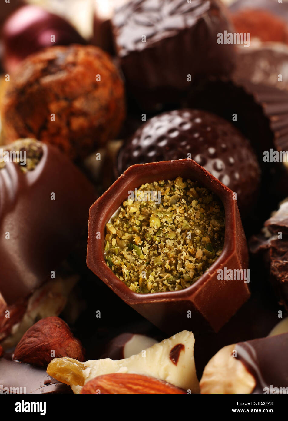 Scatola di cioccolatini di dettagli gruppo sfondo con dado Foto Stock