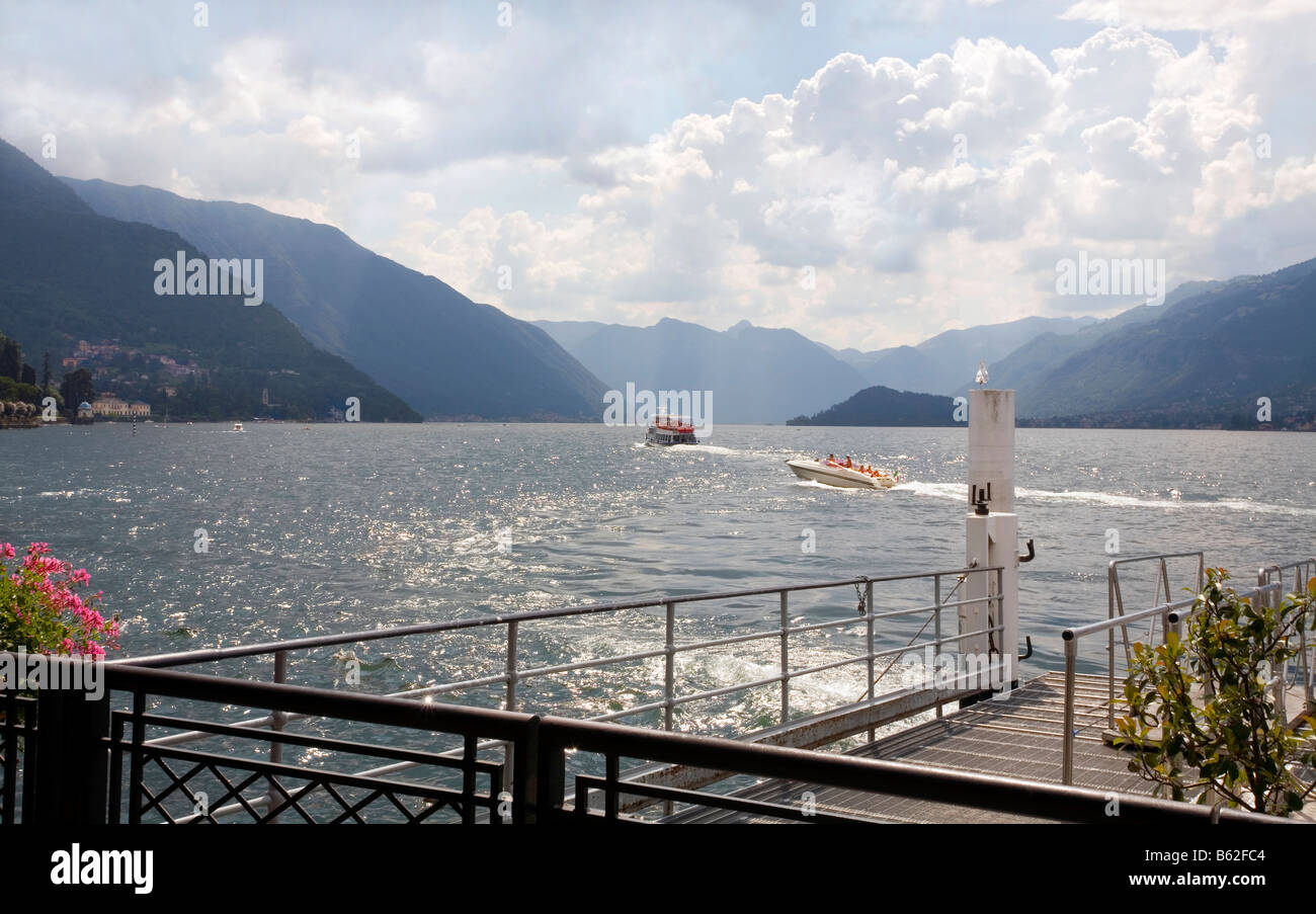 Dock di traghetto a Bellagio sul Lago di Como Italia Foto Stock