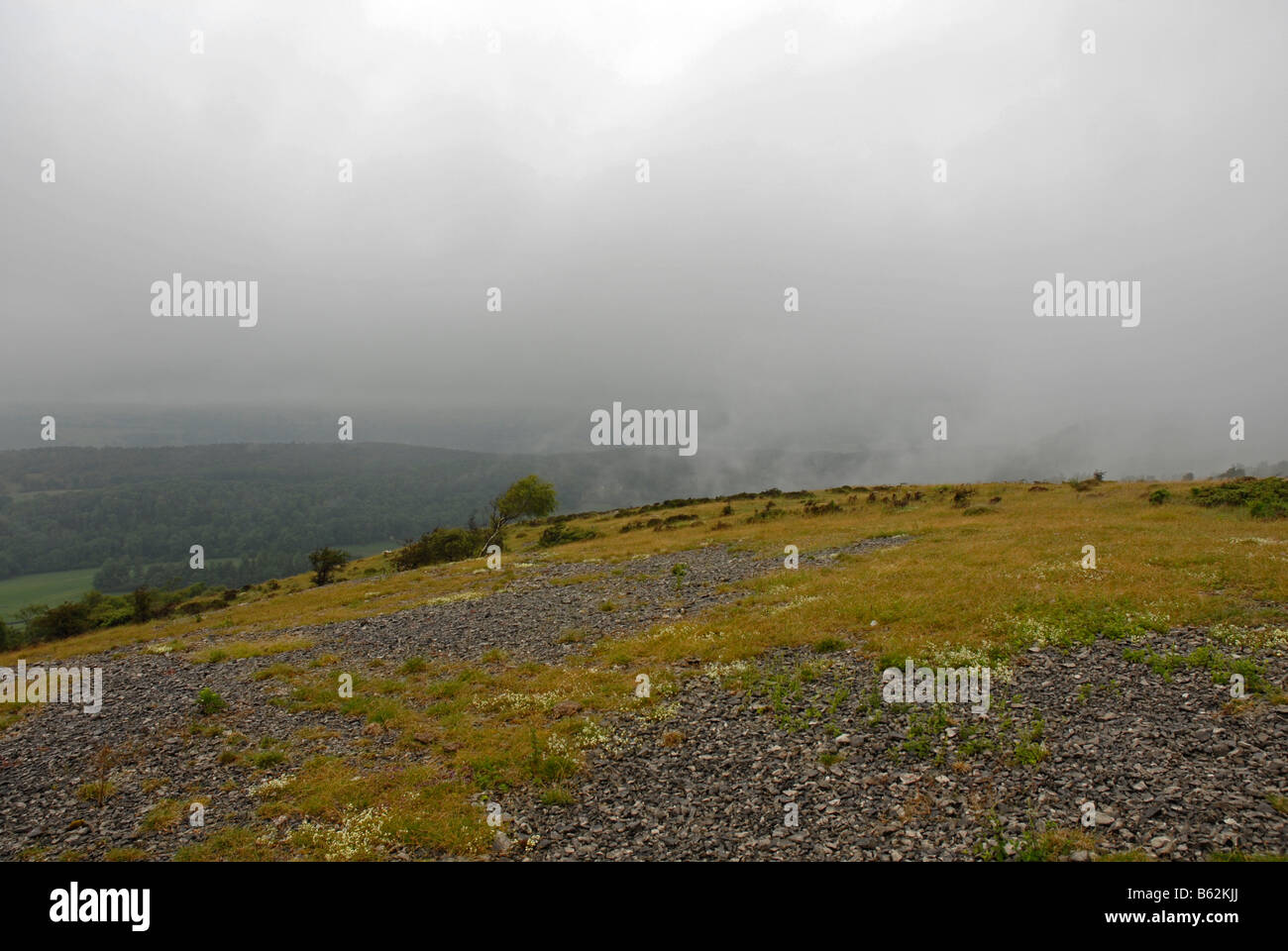 Basse nubi e foschia/nebbia sperimentato da Walkers nel Lake District inglese Foto Stock