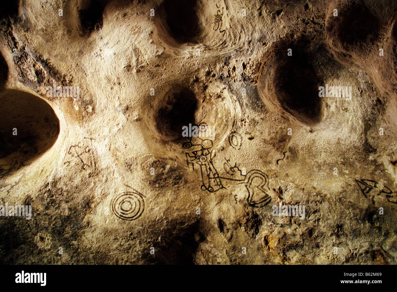 Pitture rupestri nella grotta di Ambrosia Cueva de Ambrosio al di fuori di Havanna su Cuba probabilmente intorno a 3 500 anno vecchio realizzato dall'India Foto Stock