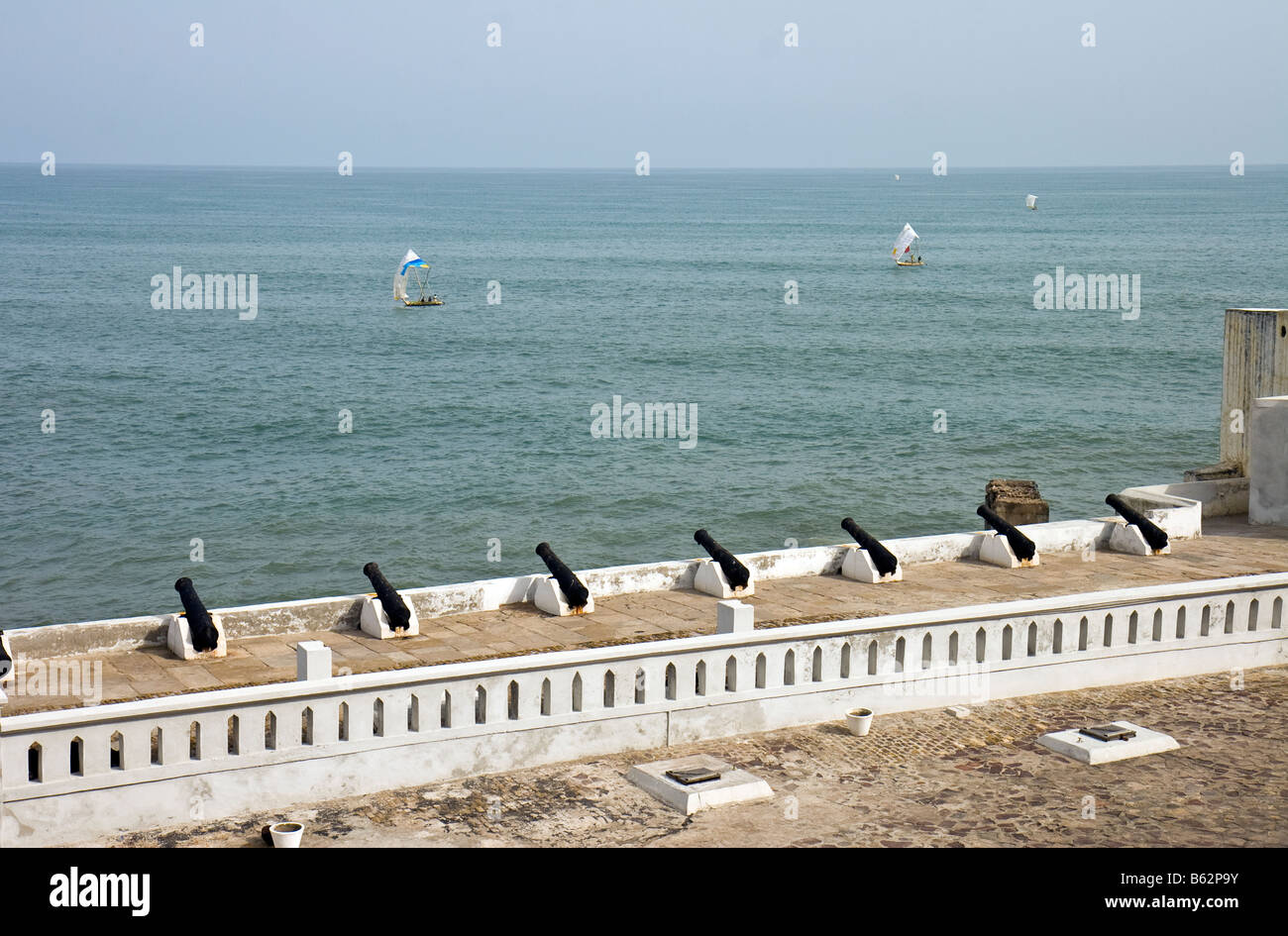 Il cortile principale di Cape Coast Castle, un ex schiavo fortezza in Ghana. Foto Stock