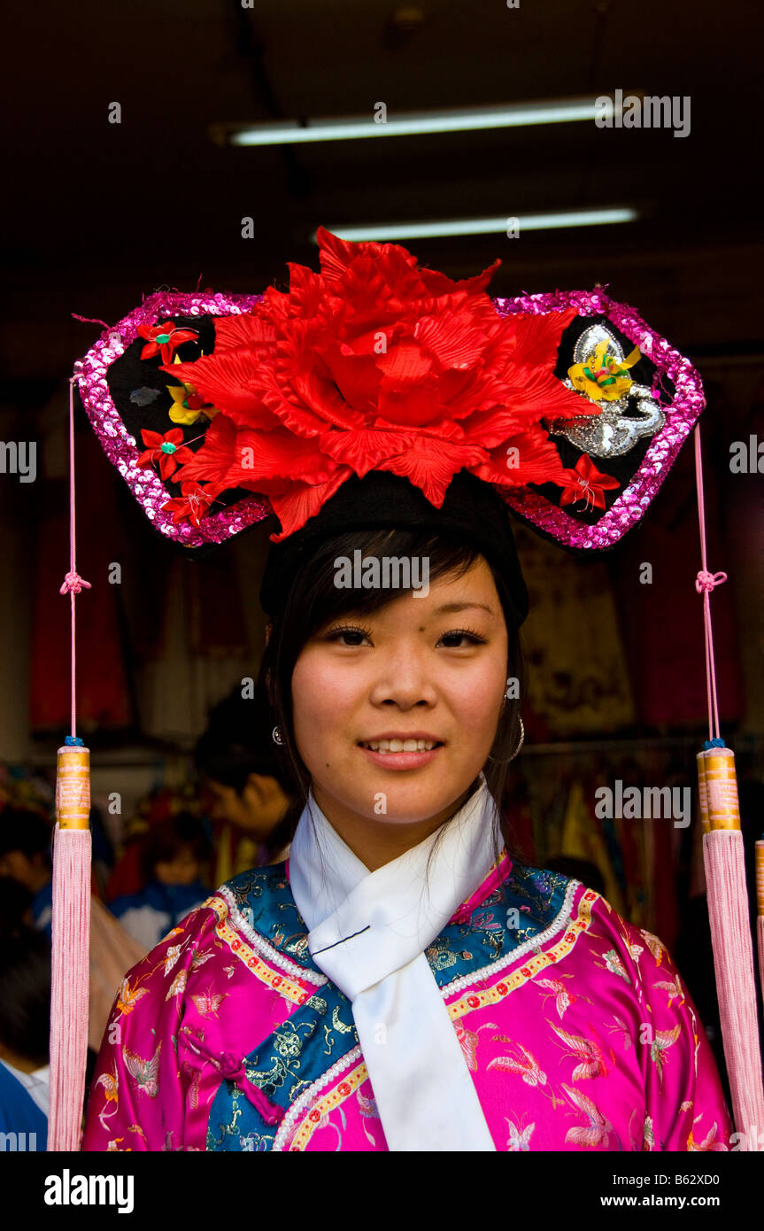 Donna che indossa un tradizionale costume Cinese Pechino CINA Foto Stock