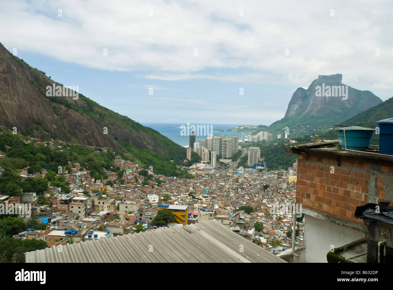 Rocinha - la più grande favela / baraccopoli di Rio de Janeiro, Brasile Foto Stock