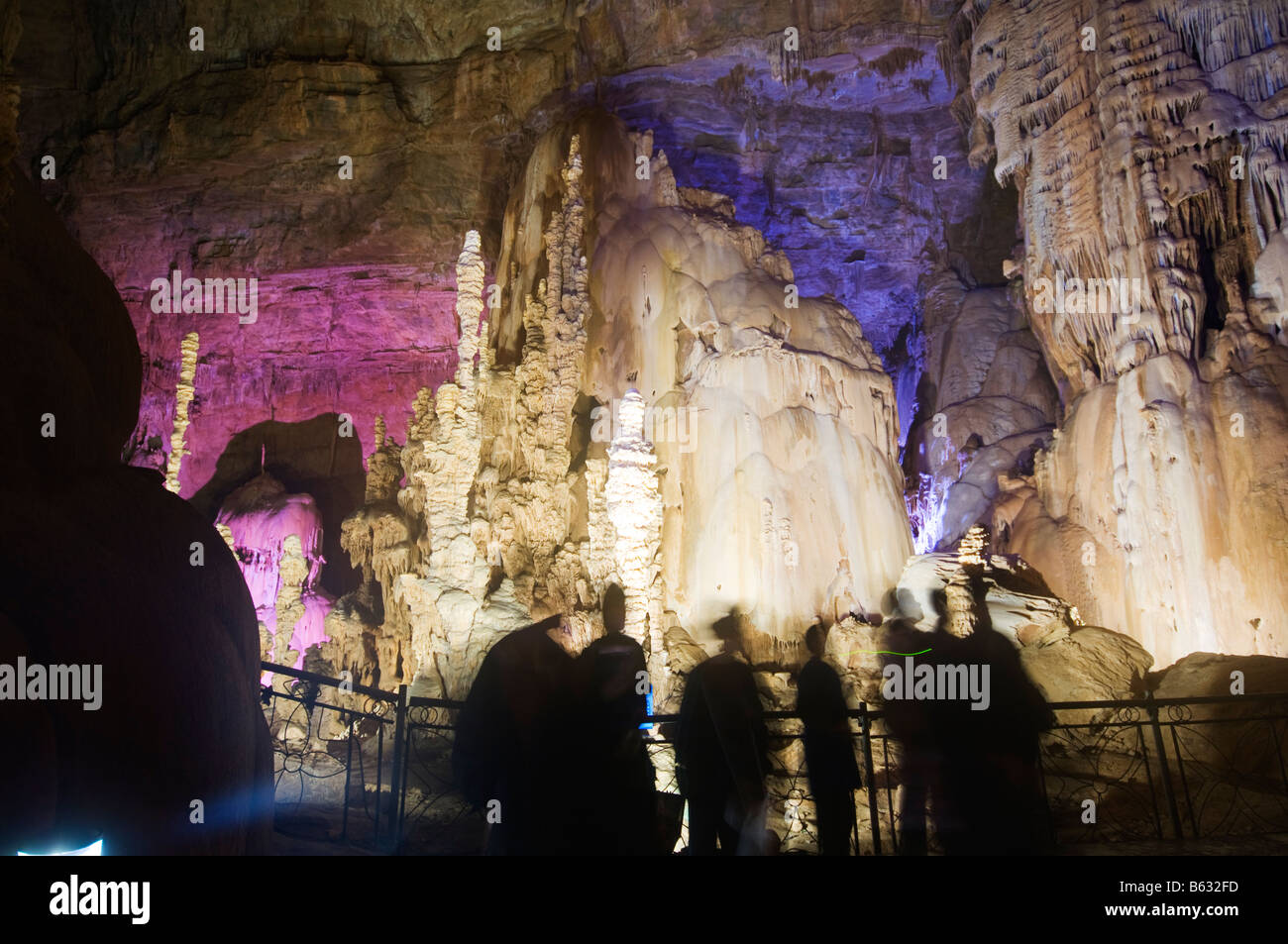 Cina Guizhou Zhijin grotta più grande in Cina lungo 10 km e 150 alta Foto Stock