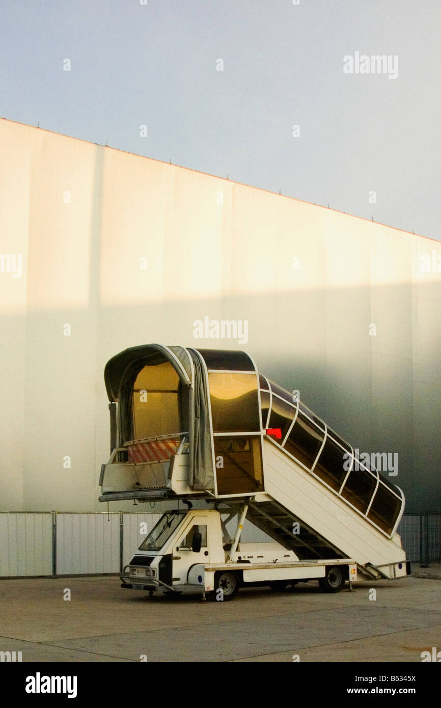 L'imbarco dei passeggeri scale presso un aeroporto, Parigi, Francia Foto Stock