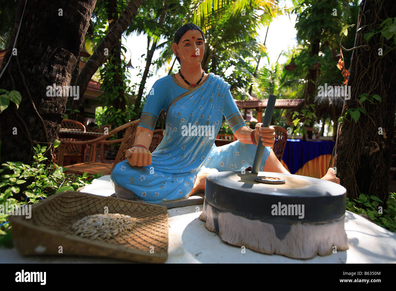 Goa in India un modello di una donna che indossa un sari Foto Stock