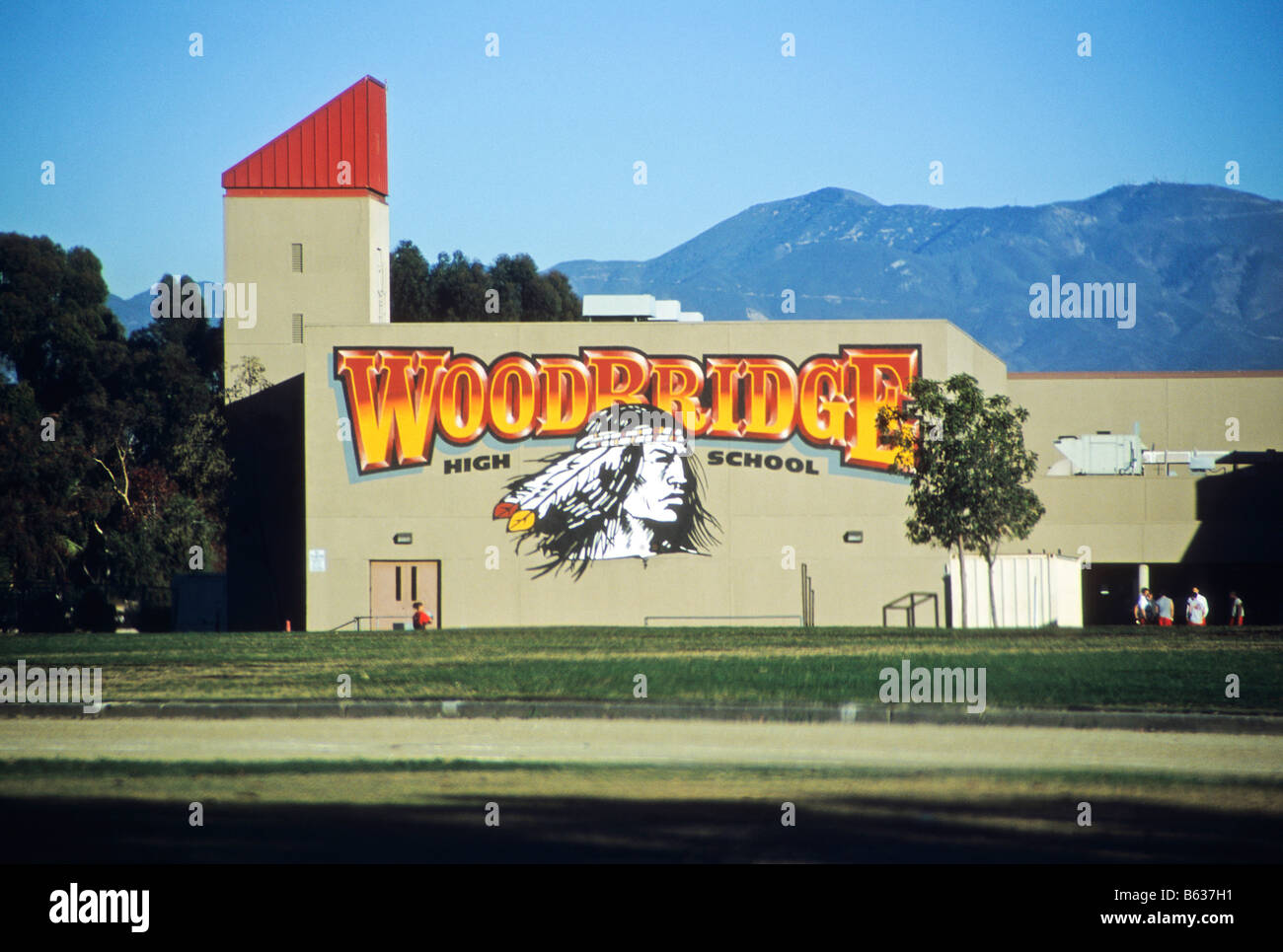 American Indian logo sulla parete della palestra a Woodbridge High School, Irvine, California, Stati Uniti d'America Foto Stock