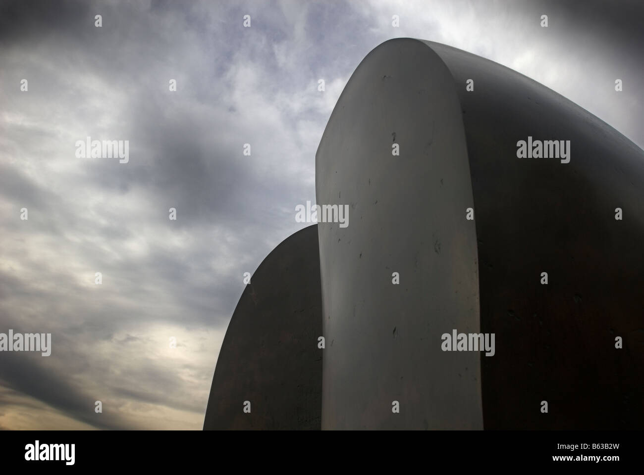 Henry Moore il bordo del coltello 2 Pezzo la scultura a Kew Gardens nel 2007. Foto Stock