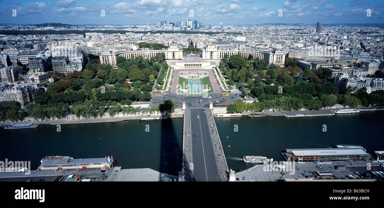 Palais de Chaillot, Trocadéro, Pont d'Lena, sul Fiume Senna dalla Torre Eiffel, Parigi, Francia Foto Stock