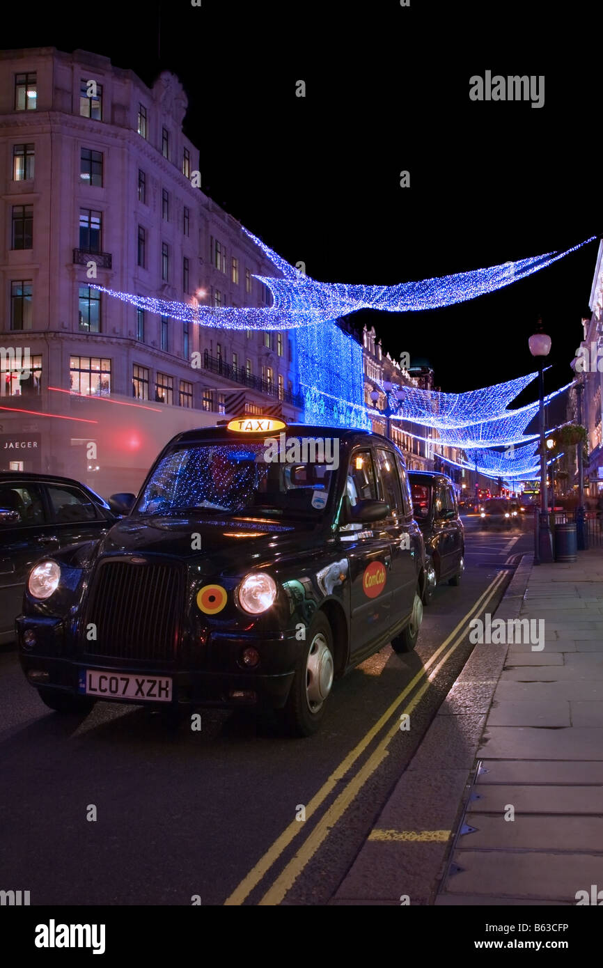 Le luci di Natale taxi Foto Stock