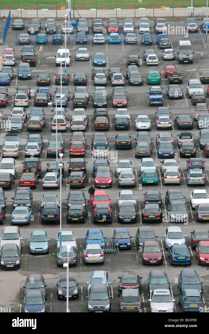 A breve termine il parco auto all'Aeroporto di Luton Foto Stock