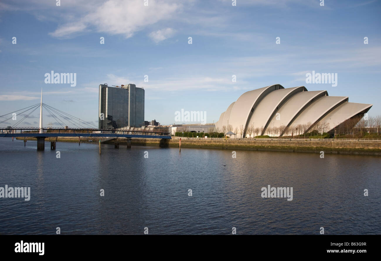 Crowne Plaza Hotel Armadillo e campane ponte Fiume Clyde Finnieston Glasgow Scotland Regno Unito Regno Unito Foto Stock