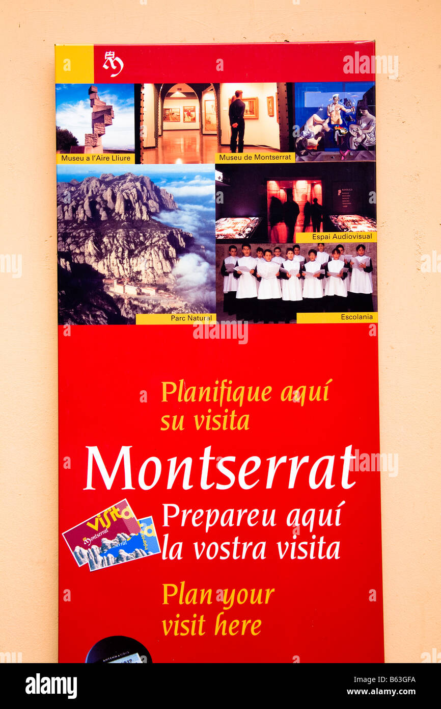 Annuncio fuori ufficio informazioni turistiche, Montserrat, vicino a Barcelona, Spagna Foto Stock