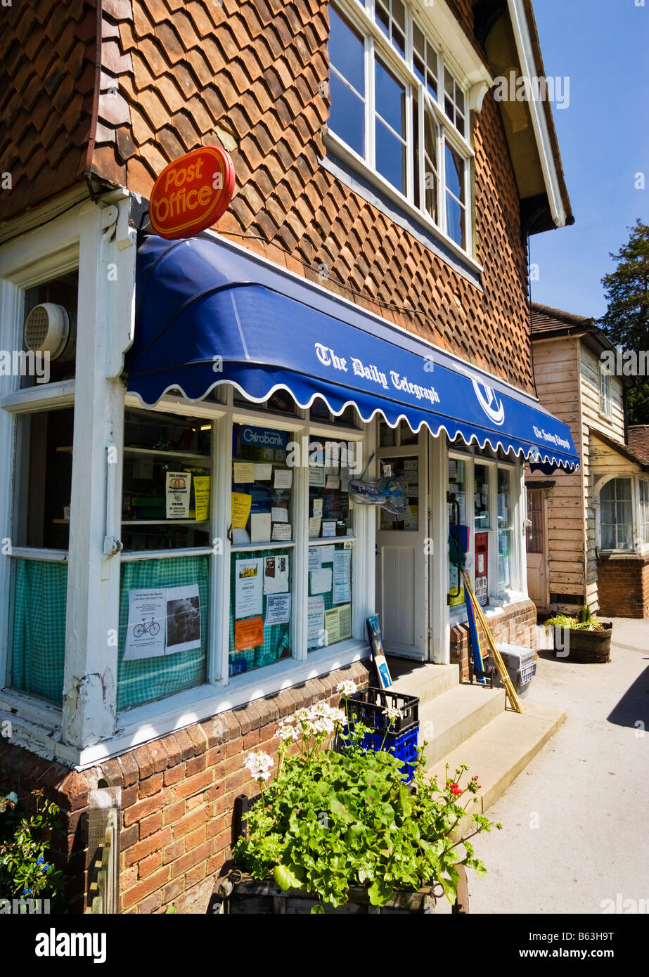 Village post office e memorizzare in Abinger martello, Surrey, England, Regno Unito Foto Stock