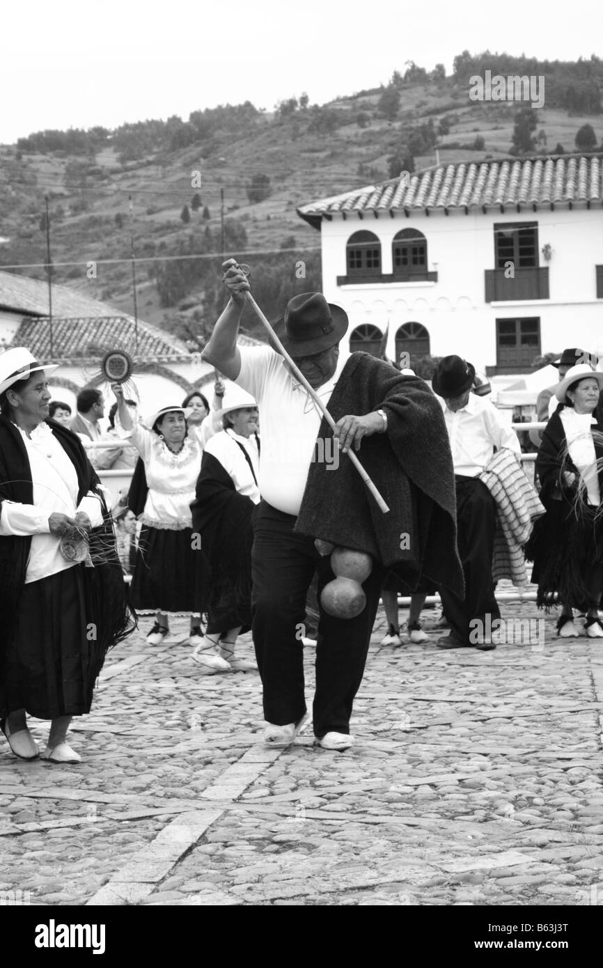 Terza età danza folcloristica gruppo durante un concorso, Tibasosa, Boyacá, Colombia, Sud America Foto Stock