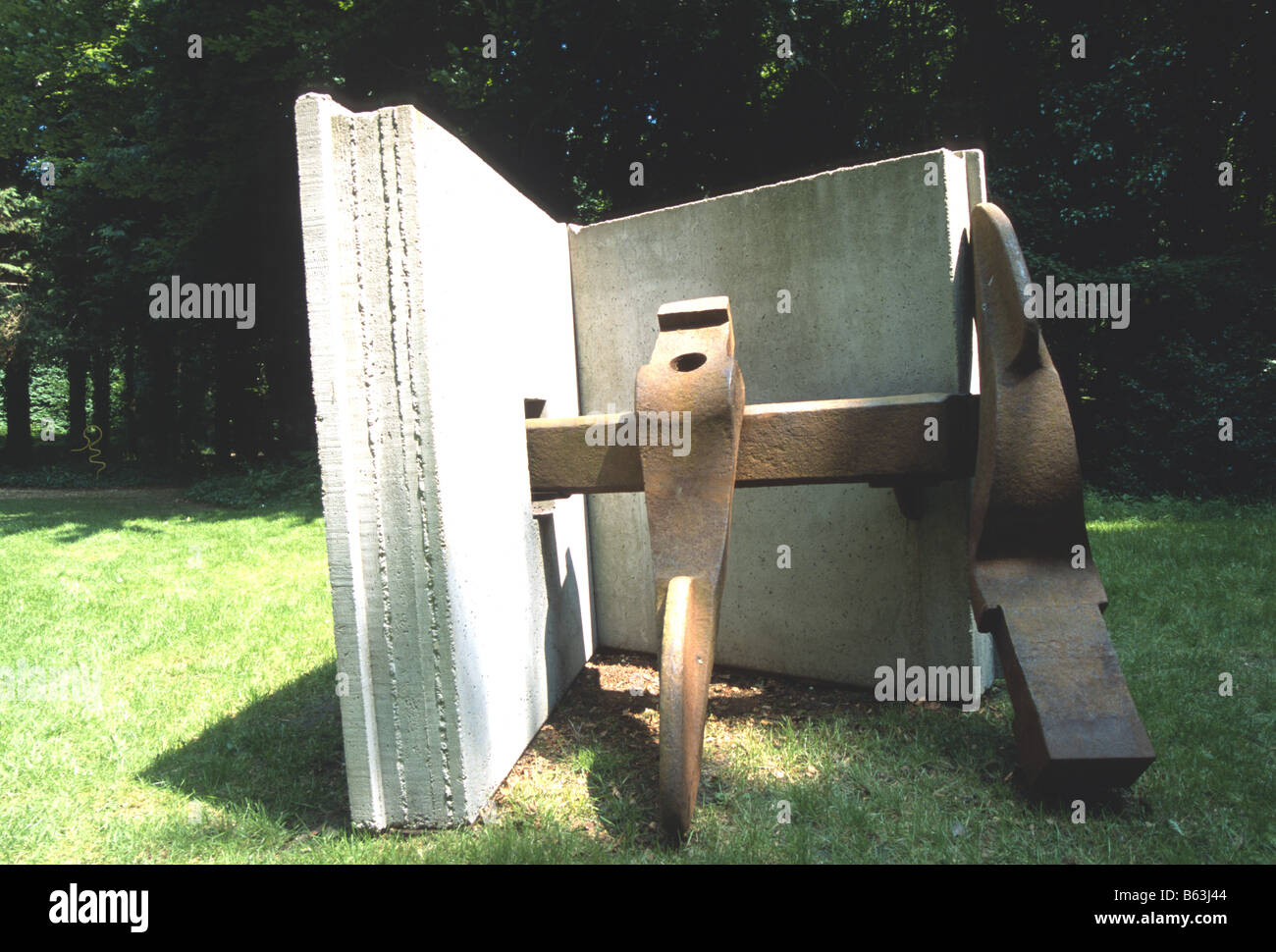 Prenota 2001 di Anthony Caro scultura a Goodwood Chichester West Sussex England Nick Hanna 2003 Foto Stock