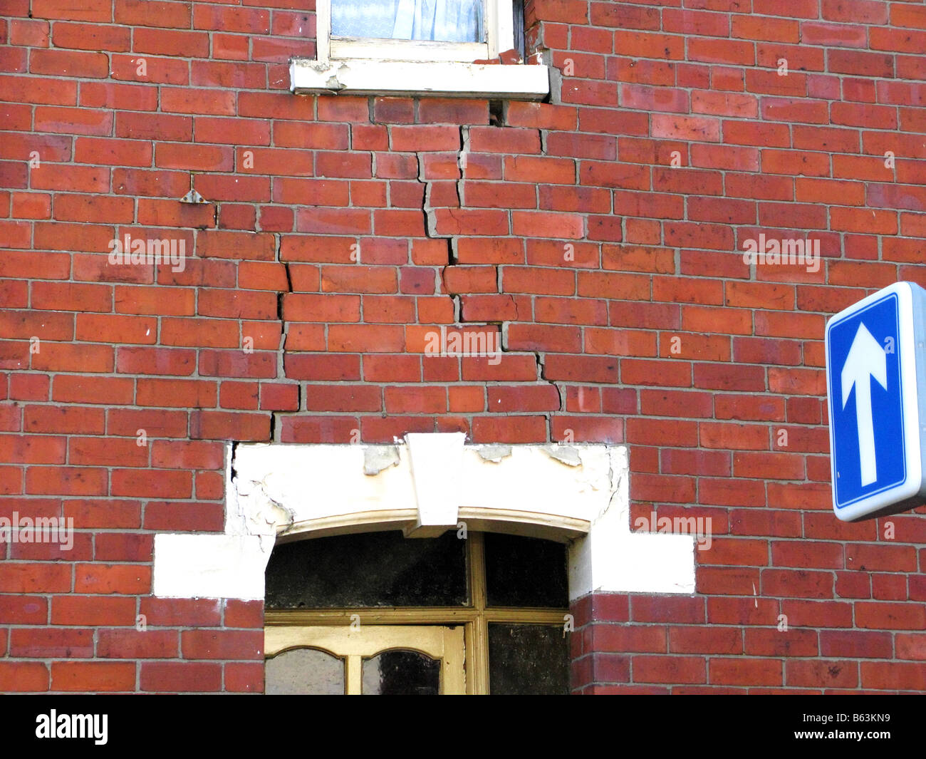 Massa quake danni in Lincolnshire. I più recenti risultati del quake hanno lasciato mark ci, caduta di ciminiere etc, disastro. Foto Stock