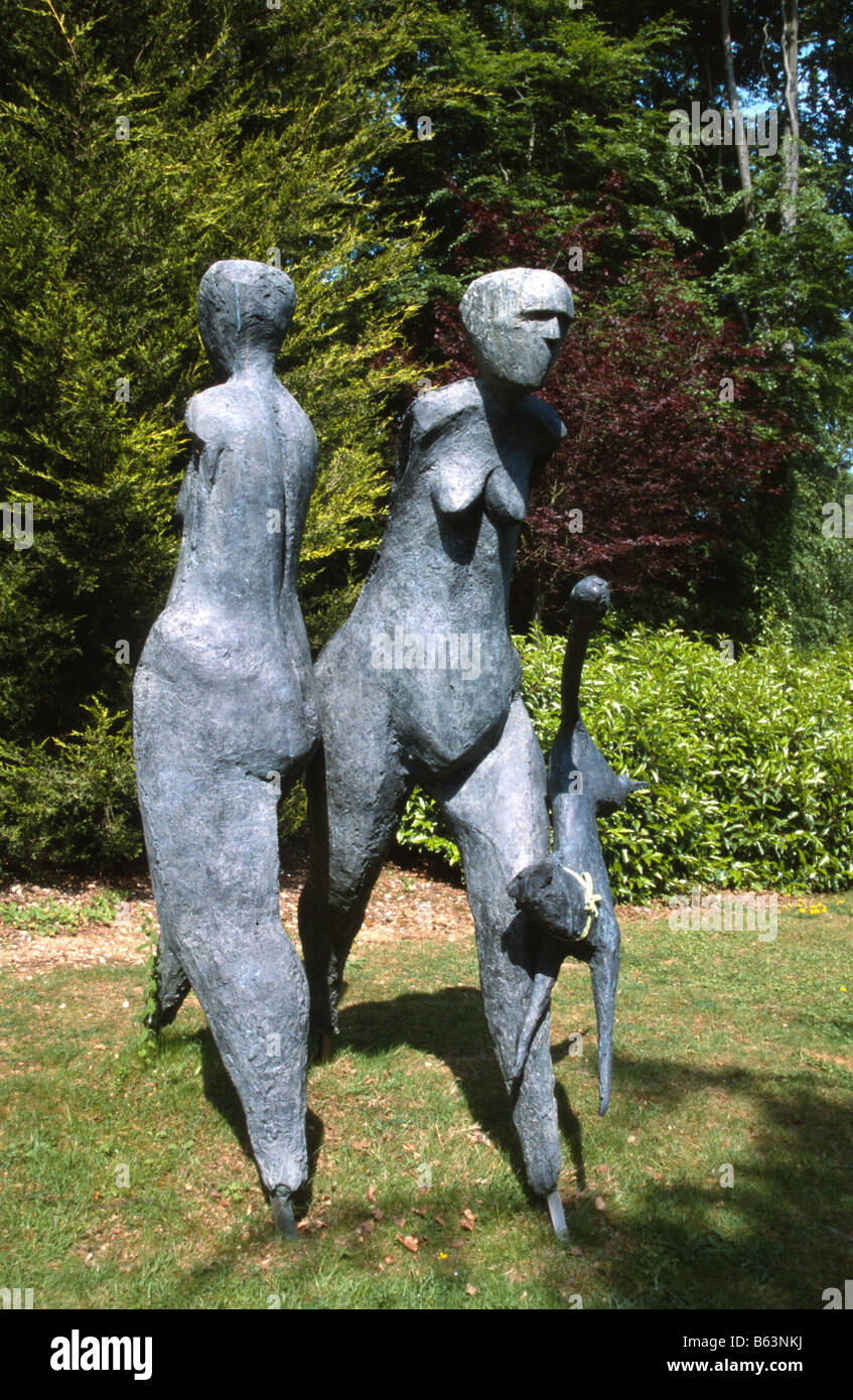 Camminare 2000 da Anthony Abrahams scultura a Goodwood Chichester West Sussex England Nick Hanna 2003 Foto Stock