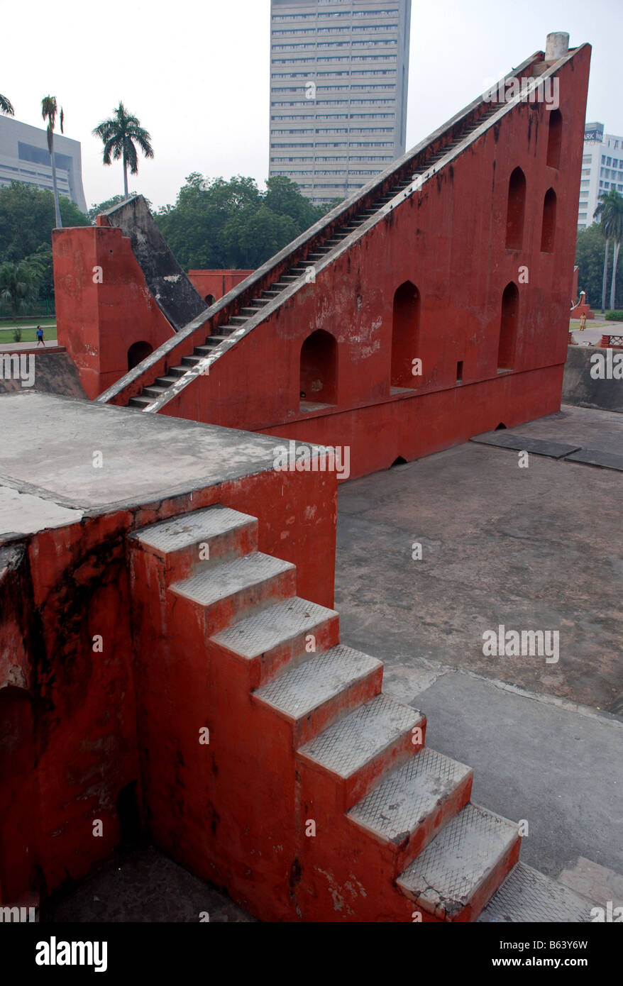 Jantar Mantar antica osservazione astrologica park. Delhi, India. Foto Stock