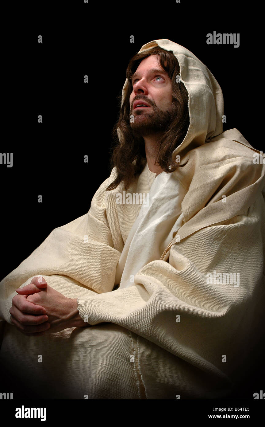 Gesù in preghiera su di uno sfondo scuro Foto Stock