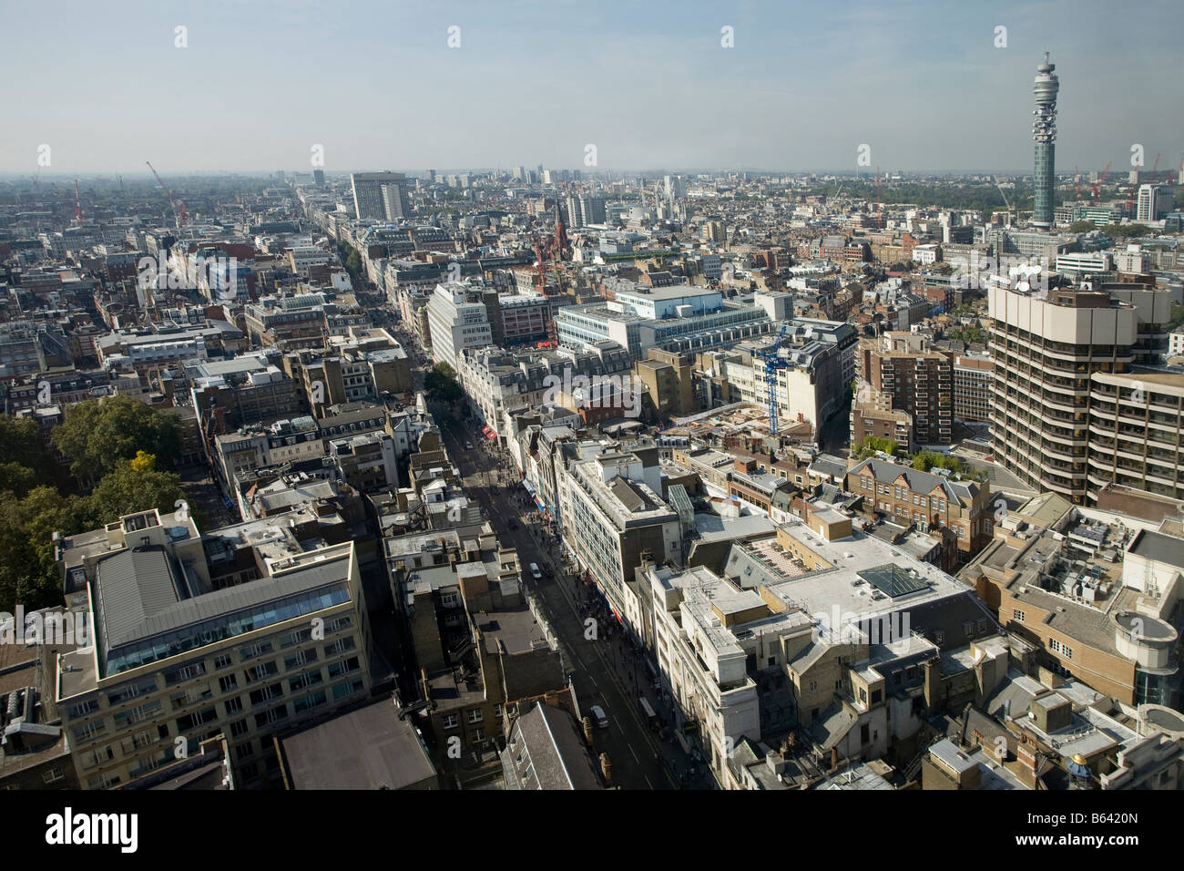Vista aerea di Londra dal punto centrale, guardando ad ovest in direzione di Oxford Street. London, England, Regno Unito Foto Stock