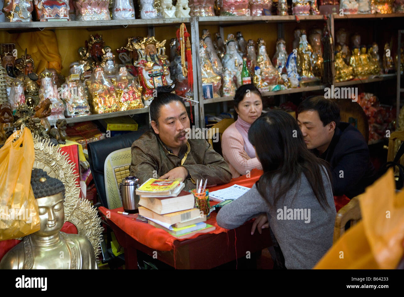 Cina, Pechino, sacerdote taoista / futuro teller Foto Stock