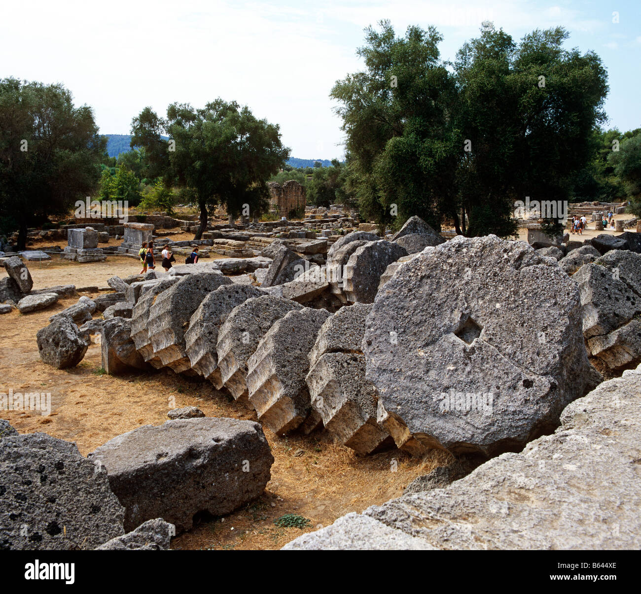Crollato a colonna antica Olympia Peloponneso Grecia Hellas Foto Stock