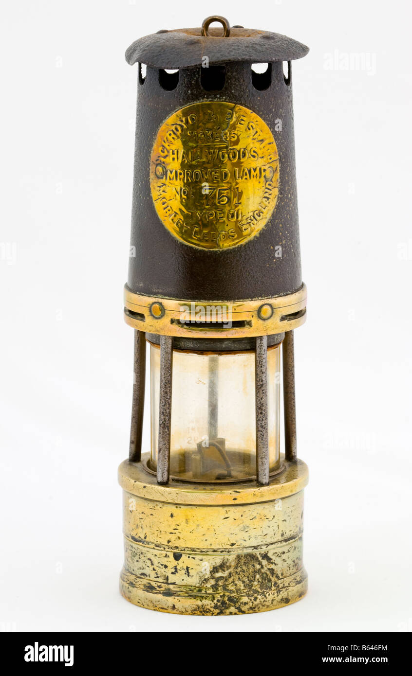 Miglioramento Hailwoods minatori lampada di sicurezza di tipo 01 realizzato da Ackroyd al numero e migliore di Leeds utilizzato in metropolitana in Galles del Sud le miniere di carbone Foto Stock