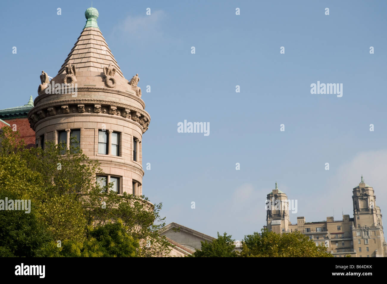 La torretta del Museo Americano di Storia Naturale con il Beresford appartamento edificio in background. Manhattan, New York, Stati Uniti d'America Foto Stock