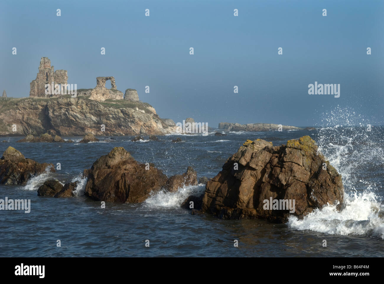 Newark Castle sulla costa di Fife, Scozia orientale, Gran Bretagna Foto Stock