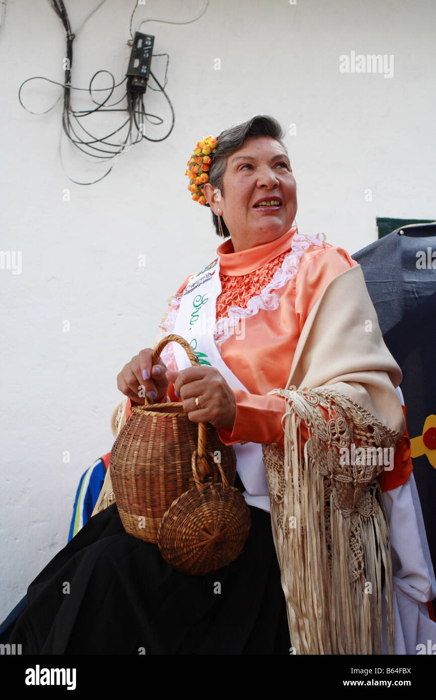 Vecchia Signora con un abito tradizionale della regione, Tibasosa, Boyacá, Colombia, Sud America Foto Stock