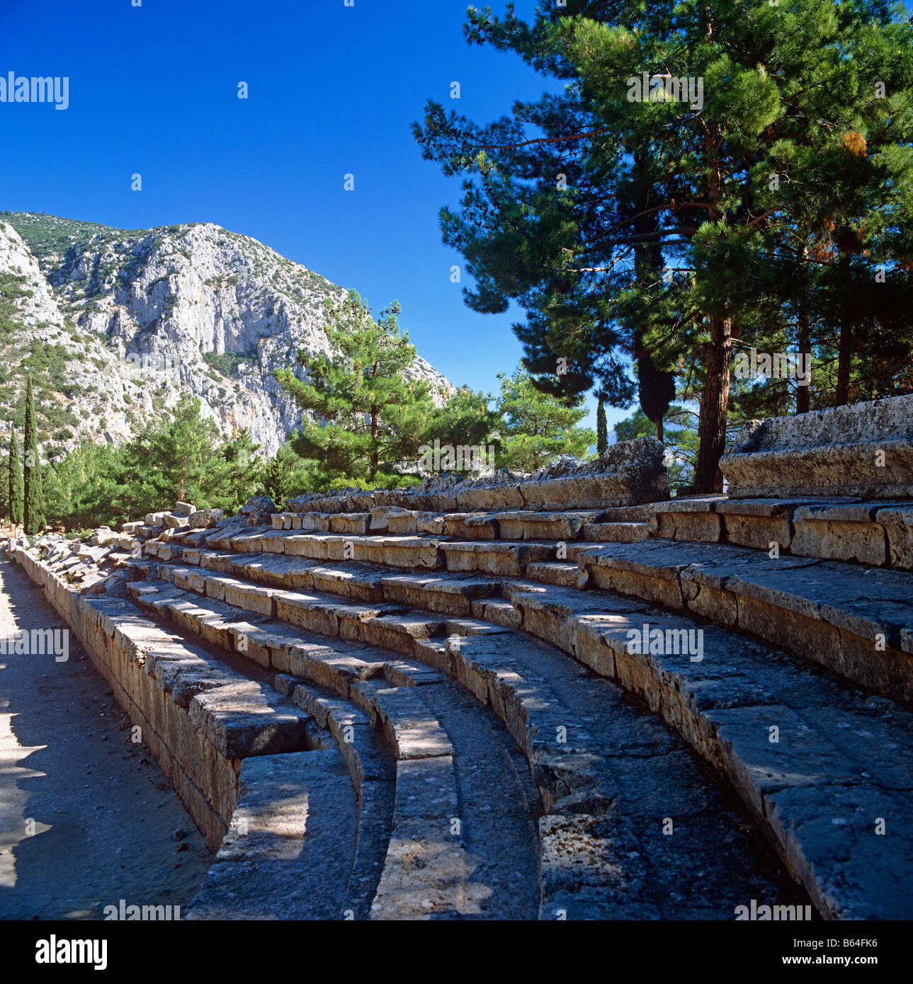 Sedi nell'antico Stadio Delphi Grecia settentrionale Hellas Foto Stock