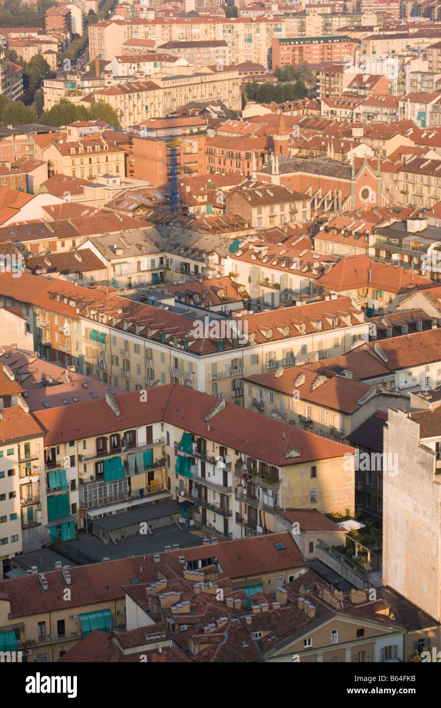 Veiw della città di Torino Italia dalla Mole Antonelliana tower che mostra l'ombra delle Torri Foto Stock