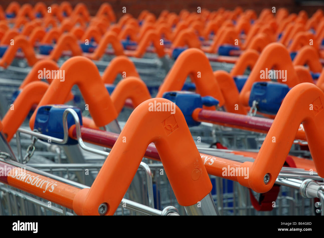 Sainsburys carrelli della spesa, England, Regno Unito Foto Stock