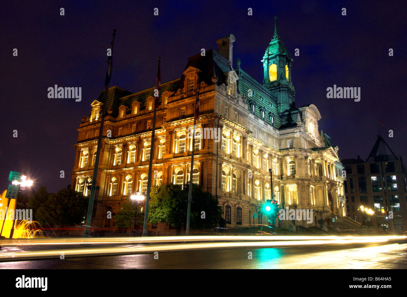 L' Hotel de Ville a Montreal di notte Foto Stock